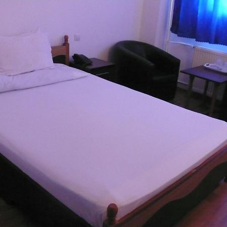 Hotel Uranus บูคาเรสต์ ภายนอก รูปภาพ
