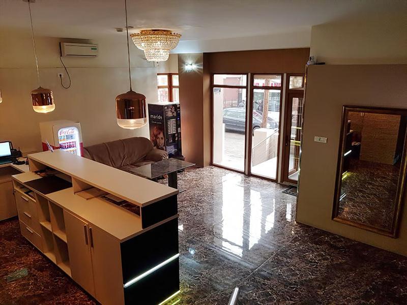 Hotel Uranus บูคาเรสต์ ภายนอก รูปภาพ