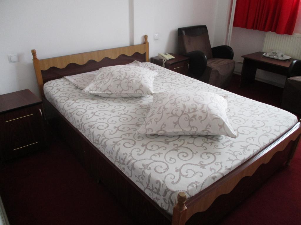 Hotel Uranus บูคาเรสต์ ภายนอก รูปภาพ